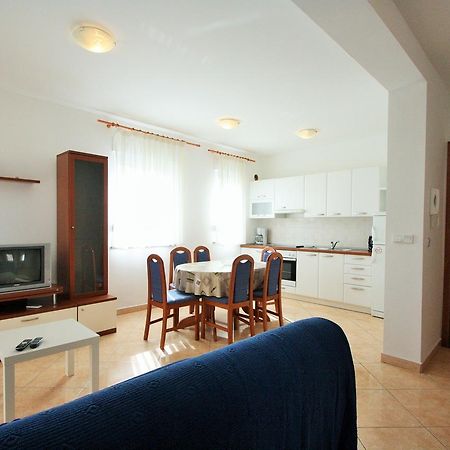 Apartment Bilic With Balcony Poreč Exteriör bild