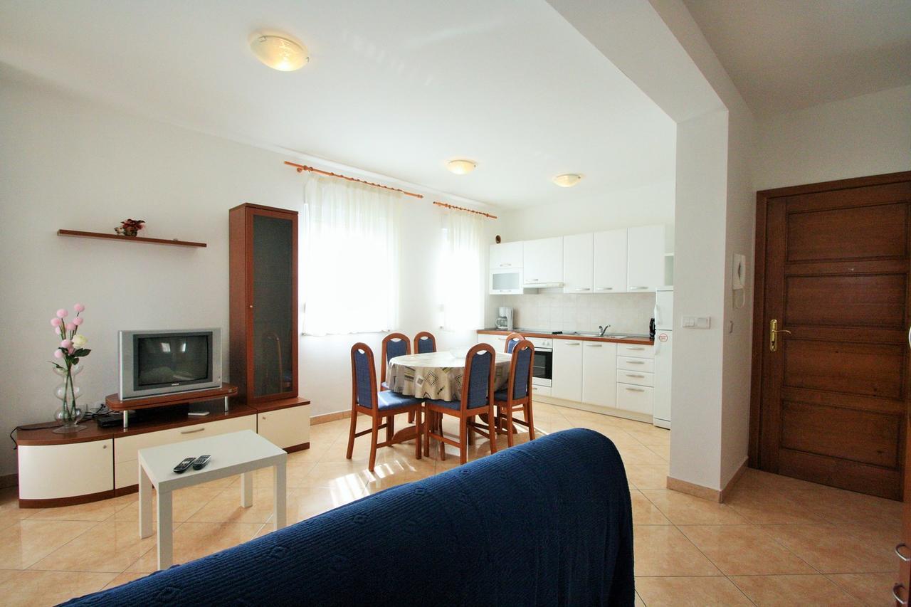 Apartment Bilic With Balcony Poreč Exteriör bild
