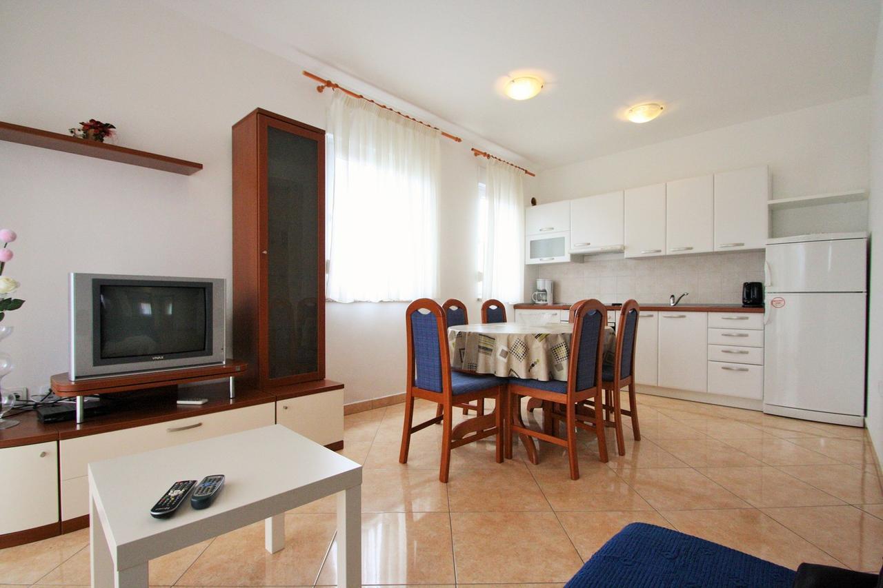 Apartment Bilic With Balcony Poreč Exteriör bild