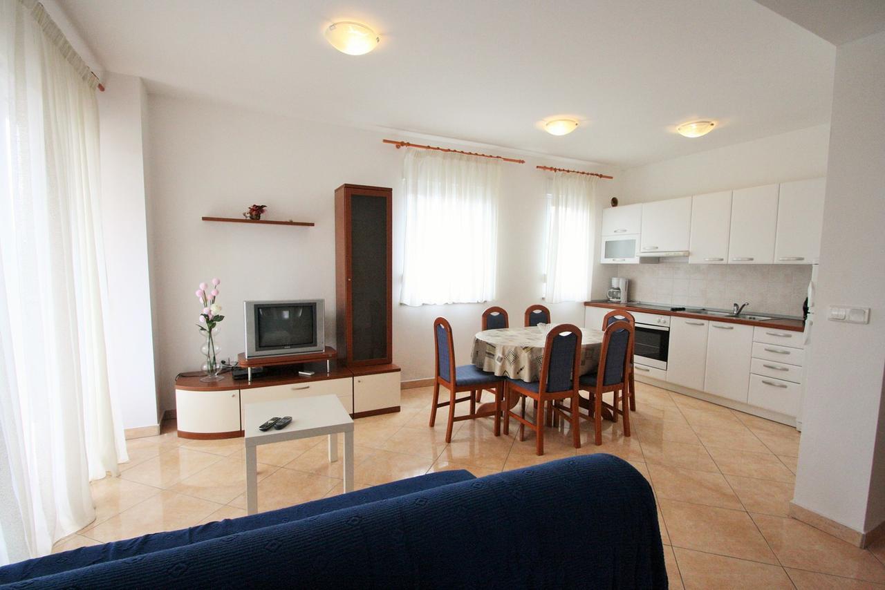 Apartment Bilic With Balcony Poreč Exteriör bild