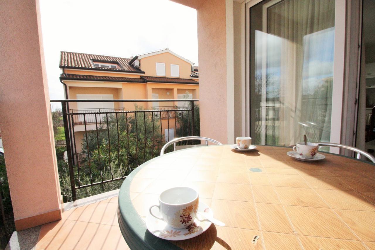 Apartment Bilic With Balcony Poreč Exteriör bild