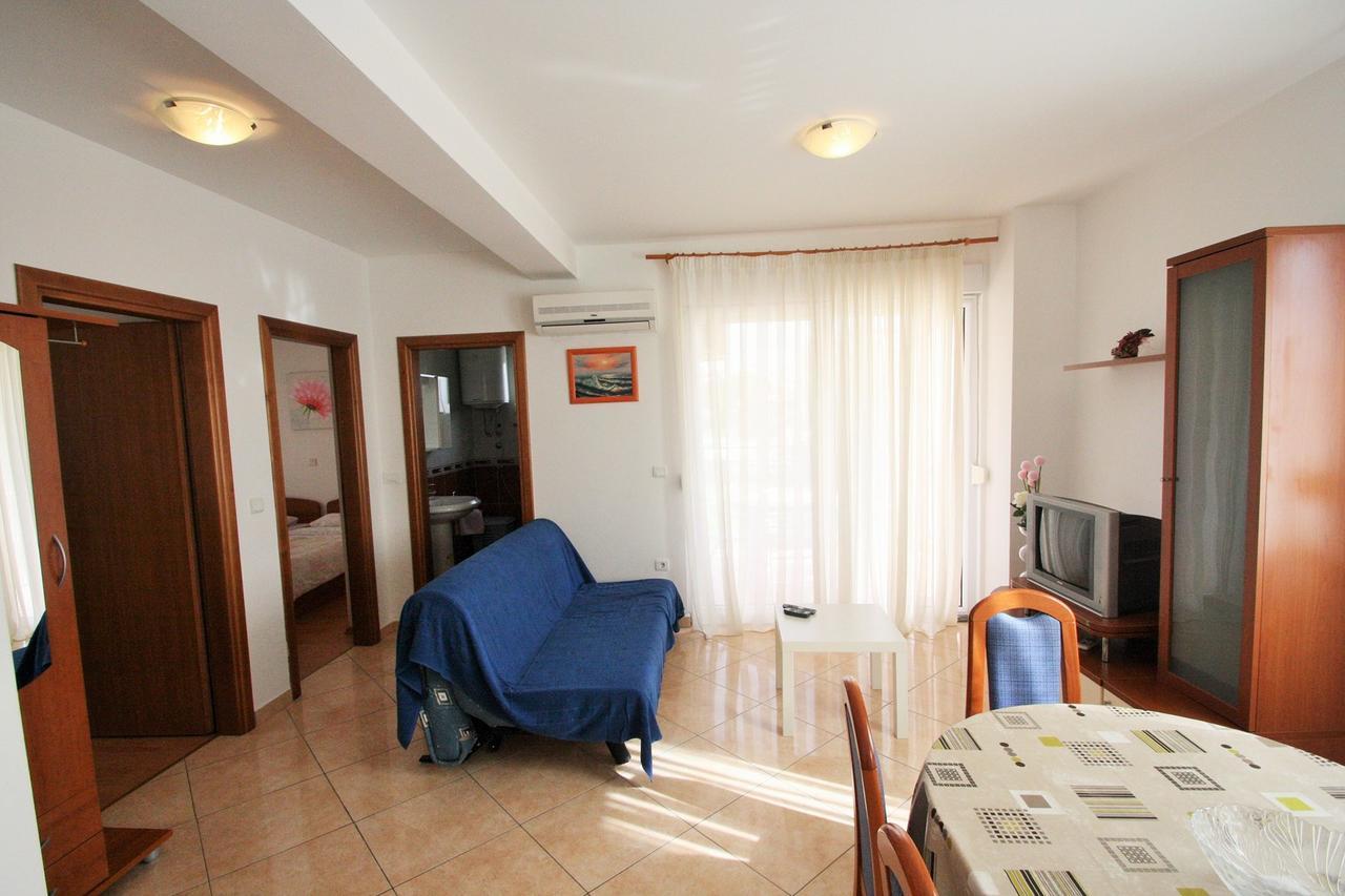 Apartment Bilic With Balcony Poreč Exteriör bild