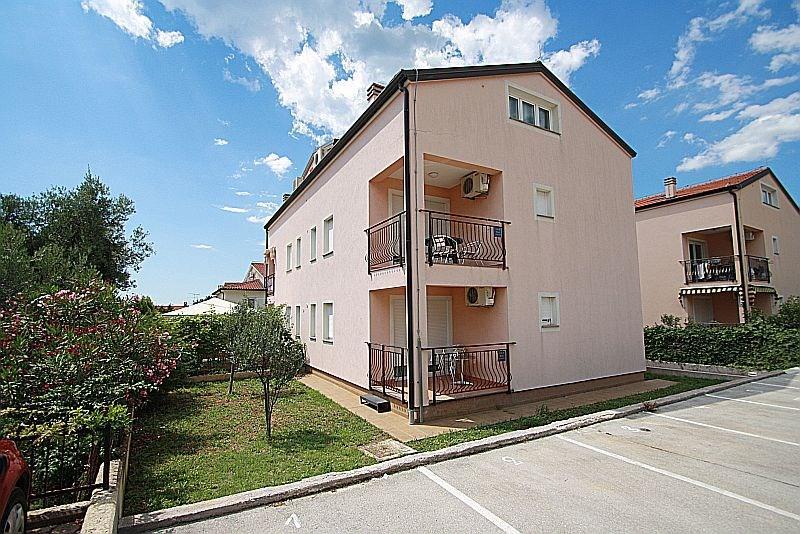 Apartment Bilic With Balcony Poreč Exteriör bild